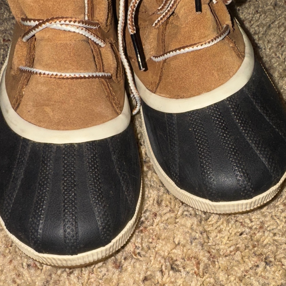 Sorel Tan and Black Outdoor Boots - Picture 3 of 7